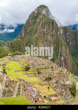 Clouds covering the Machu Picchu site Stock Photo - Alamy