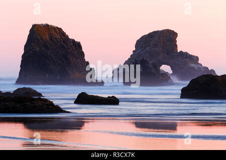 Sea Lion Rock from Indian Beach at sunset, Ecola State Park, Oregon Stock Photo