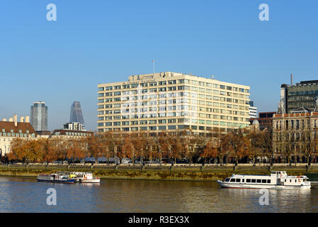 St Thomas' Hospital, Westminster Bridge, London, UK. NHS teaching hospital in Central London. Guy's and St Thomas' NHS Foundation Trust Stock Photo