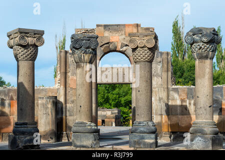 Zvarnots ruins, Zwartnots temple or St Gregory Cathedral, Mount Ararat in Turkey behind, Yerevan, Armavir Province, Armenia Stock Photo