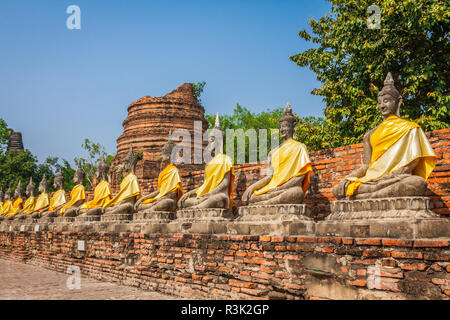 aligned buddha statues at wat yai chaimongkol ayutthaya bangkok thailand Stock Photo