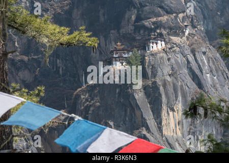 Bhutan, Paro. Tiger's Nest (aka Paro Taktsang), prominent sacred Himalayan Buddhist temple complex with prayer flags. Stock Photo
