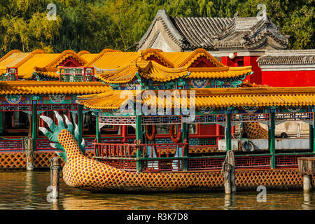 Tourist dragon boats, Kunming Lake, Summer Palace, Beijing, China Stock Photo