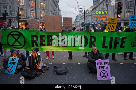 London, England 23rd November2018. Members of the environmental protest group Extinction Rebellion blocked roads on Oxford St, London to draw attention to the ongoing damage being caused to the environment.© Karl Nesh Credit: Karl Nesh/Alamy Live News Stock Photo