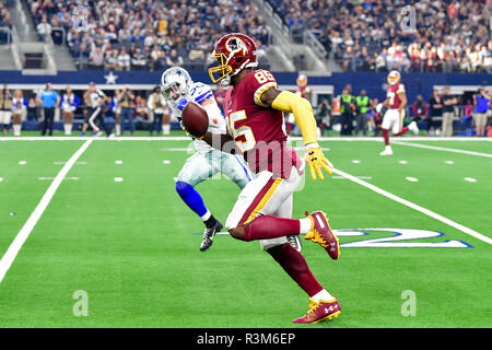 November 22, 2018:.Washington Redskins tight end Vernon Davis (85) catches a pass for a touchdown as he gets away from Dallas Cowboys safety Jeff Heath (38) during an NFL football game between the Washington Redskins and Dallas Cowboys at AT&T Stadium in Arlington, Texas. Manny Flores/CSM Stock Photo