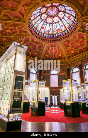 https://l450v.alamy.com/450v/r3n2y6/canada-ontario-toronto-hockey-hall-of-fame-stanley-cup-room-ceiling-r3n2y6.jpg