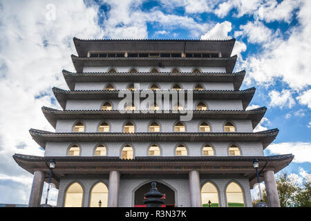 Canada, Ontario, Niagara Falls ,Ten Thousand Buddhas, Sarira Stupa, Buddhist temple Stock Photo