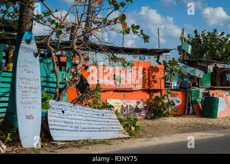 British Virgin Islands, Tortola. Capoons Bay, Bomba's Beach Shack outdoor bar signs Stock Photo