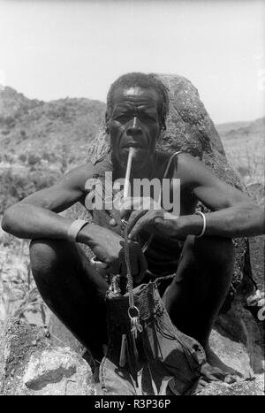 Cameroon 1950s tribesman smoking pipe Stock Photo