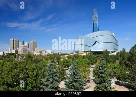 Canada, Manitoba, Winnipeg. Downtown skyline and Canadian Museum for Human Rights. Stock Photo