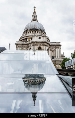 City of London England,UK Ludgate Hill,St Paul's Cathedral,mother church,Anglican,religion,historic,Grade I listed,dome,mirror reflection on glass,UK Stock Photo