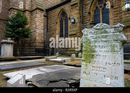 The historic cemetery at the First Presbyterian Church in downtown Pittsburgh, Pennsylvania, USA Stock Photo