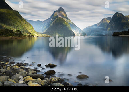 New Zealand, South Island, Fjordland National Park, Milford Sound Stock Photo