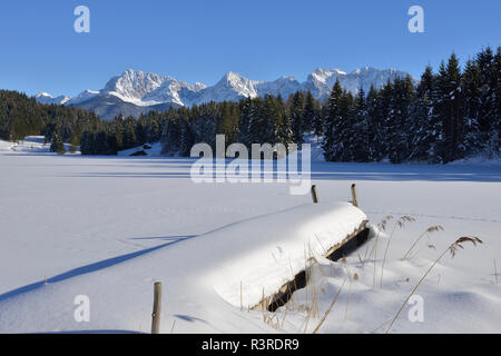 Germany, Werdenfelser Land, Kruen,  view to Karwendel mountains and frozen snow-covered Lake Geroldsee Stock Photo