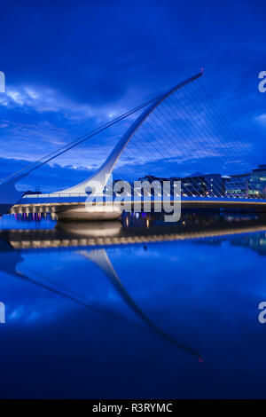 Ireland, Dublin, Docklands, Samuel Beckett Bridge, Santiago Calatrava, architect, dusk Stock Photo