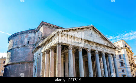Columns Pantheon, Rome, Italy. Rebuilt by Hadrian in 118 to 125 AD Became oldest Roman church in 609 AD. Stock Photo