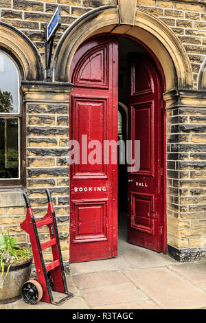 England, West Yorkshire. Keighley and Worth Valley Railway, steam trains, 5-miles up Worth Valley to Haworth and Oxenhope. Luggage cart. Stock Photo