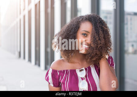 Portrait of smiling young woman in summer Stock Photo