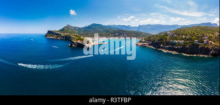 Spain, Balearic Islands, Mallorca, Serra de Tramuntana, Port de Soller, panoramic view