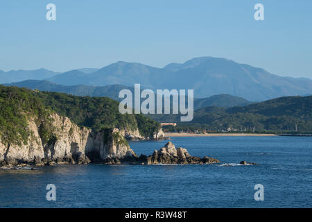 Mexico, state of Oaxaca, Huatulco and Santa Cruz Bay view with the Sierra Madre mountains in the distance. Stock Photo