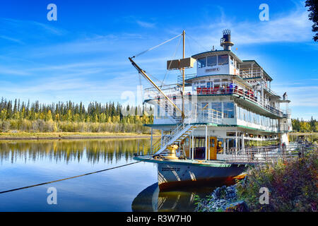 USA, Alaska, Fairbanks. Chena River, Paddle-wheel steamer boat 'Discovery III' touring river. Stock Photo