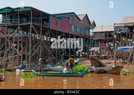 Stilt or stilted fishing village houses, in the dry season, situated on the banks of an estuary connecting it to Tonle Sap Lake,Cambodia Stock Photo