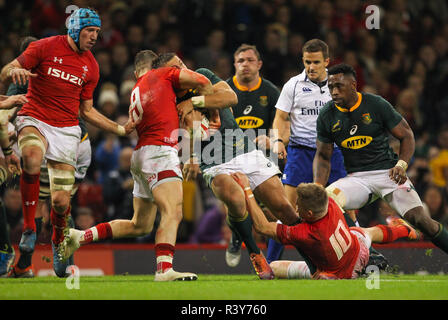 Principality Stadium, Cardiff, UK. 24th Nov, 2018. Rugby Union, Autumn International series, Wales versus South Africa; Handre Pollard of South Africa is tackled by Gareth Davies and Gareth Anscombe of Wales Credit: Action Plus Sports/Alamy Live News Stock Photo