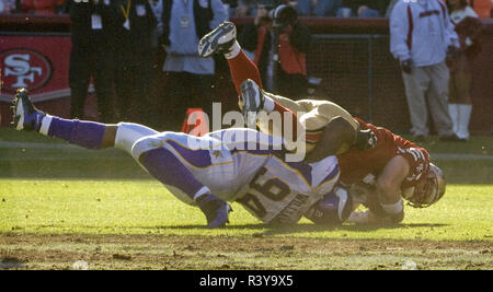 Minnesota Vikings defensive lineman Pat Williams (94) pressures