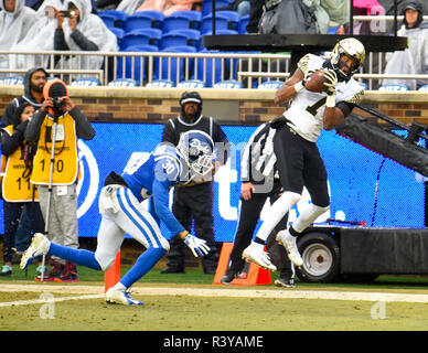 Durham, North Carolina, USA. 24th Nov, 2018. Wake Forest wide receiver SCOTTY WASHINGTON (7) makes a catch for the team's third touchdown of the game against the Duke Blue Devils on November 24, 2018 at Wallace Wade Stadium in Durham, NC. Credit: Ed Clemente/ZUMA Wire/Alamy Live News Stock Photo