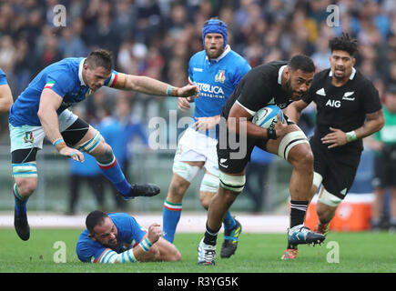 Rome. 24th Nov, 2018. New Zealand's Patrick Tuipulotu (2nd R) breaks through during the Rugby Cattolica Test Match 2018 against Italy at Olimpico Stadium in Rome, Italy. Nov. 24, 2018. New Zealand won 66-3. Credit: Matteo Ciambelli/Xinhua/Alamy Live News