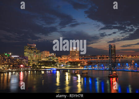 USA, Florida, Jacksonville. Main Street Bridge also known as the Blue Bridge across the St. Johns River. Stock Photo