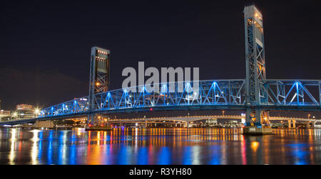 USA, Florida, Jacksonville. Main Street Bridge also known as the Blue Bridge across the St. Johns River. Stock Photo