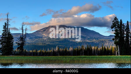 Deschutes National Forest, Oregon, USA. Broken Top with clouds from Sparks Lake. Stock Photo