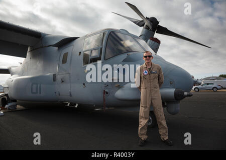 USA, Oregon, Hillsboro, MV-22 Osprey and the copilot from the demonstration flight at Oregon International Airshow. Stock Photo