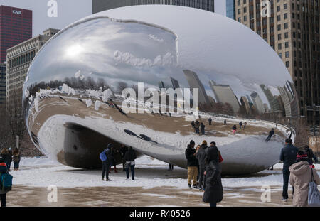 Cloud Gate covered in snow, Millennium Park, Chicago Stock Photo