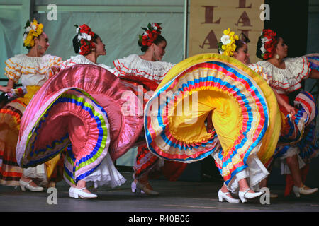 USA, Oregon, Portland. Ballet Folklorico Mexico performers. Credit as ...