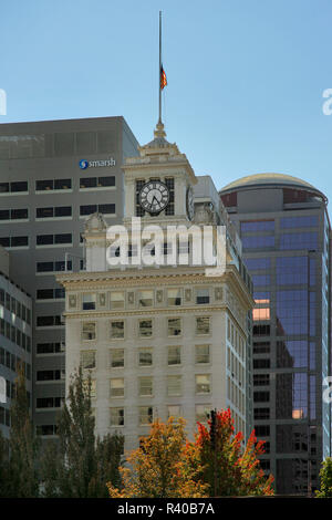 Autumn in downtown Portland Stock Photo - Alamy