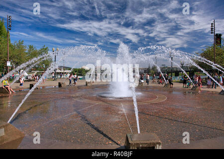 USA, Oregon, Portland. People enjoying Salmon Street Springs Fountain. Credit as: Steve Terrill / Jaynes Gallery / DanitaDelimont.com Stock Photo