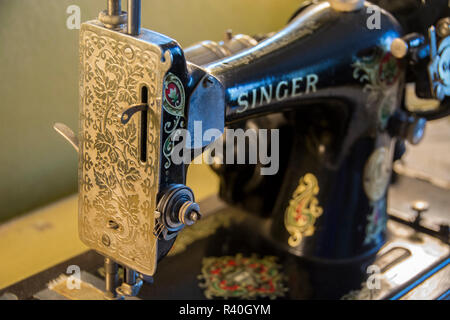 New York, Chippewa Bay, Hammond, Dark Island. Singer Castle, detail of vintage Singer sewing machine. (PR) Stock Photo