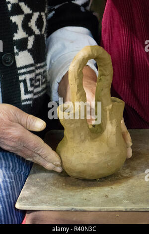 Native American potter, Oconaluftee Indian Village, Cherokee, North Carolina, Great Smoky Mountains National Park Stock Photo