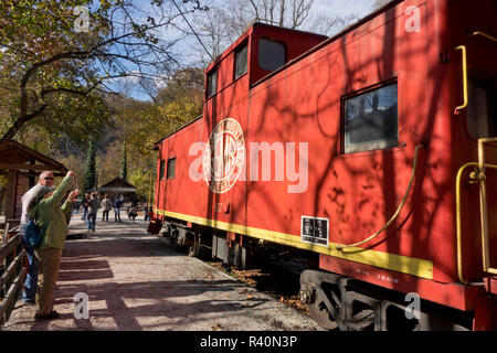 Great Smoky Mountain Railroad stopped at Nantahala River, Nantahala Gorge, near the Nantahala Outdoor Center. Bryson City, North Carolina Stock Photo