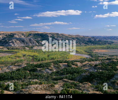 USA, North Dakota, Theodore Roosevelt National Park, Little Missouri River and sedimentary hills, view west from Oxbow Overlook, North Unit. Stock Photo