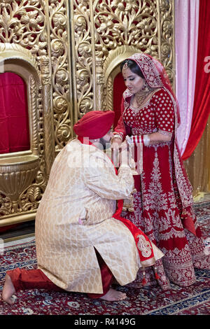 Pin by Mrigendra Bhanu on Paridhan | Indian wedding couple photography,  Wedding couple poses photography, Wedding dresses men indian