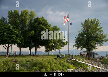 People walking along Waterfront Park in downtown Vermont on summer evening Stock Photo