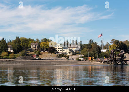 USA, Washington State, Kitsap Peninsula. Dramatic sunset over Kitsap ...