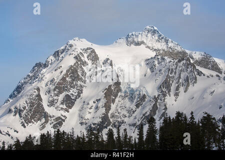 USA, Washington State, North Cascades National Park. Spring snowfall on Mt. Shuksan. Stock Photo