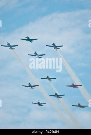 USA, Wisconsin, Oshkosh, AirVenture 2016, Formation of mixed training aircraft Stock Photo