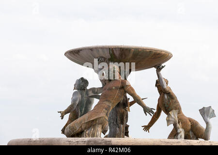 Man With Fish Sculpture And Fountain In Chicago Illinois Stock Photo Alamy 