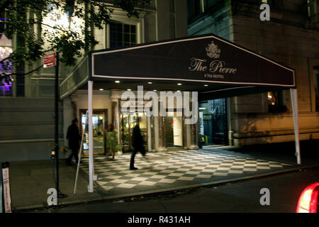 NEW YORK, NY - OCTOBER 12:  Atmosphere, exterior at the 2017 AFTD Hope Rising Benefit at The Pierre Hotel on October 12, 2017 in New York City.  (Photo by Steve Mack/S.D. Mack Pictures) Stock Photo