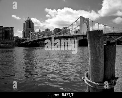 A black and white view of the Sixth Street (Roberto Clemente) Bridge as seen from the Pittsburgh North Shore, along the Allegheny River.  This bridge  Stock Photo